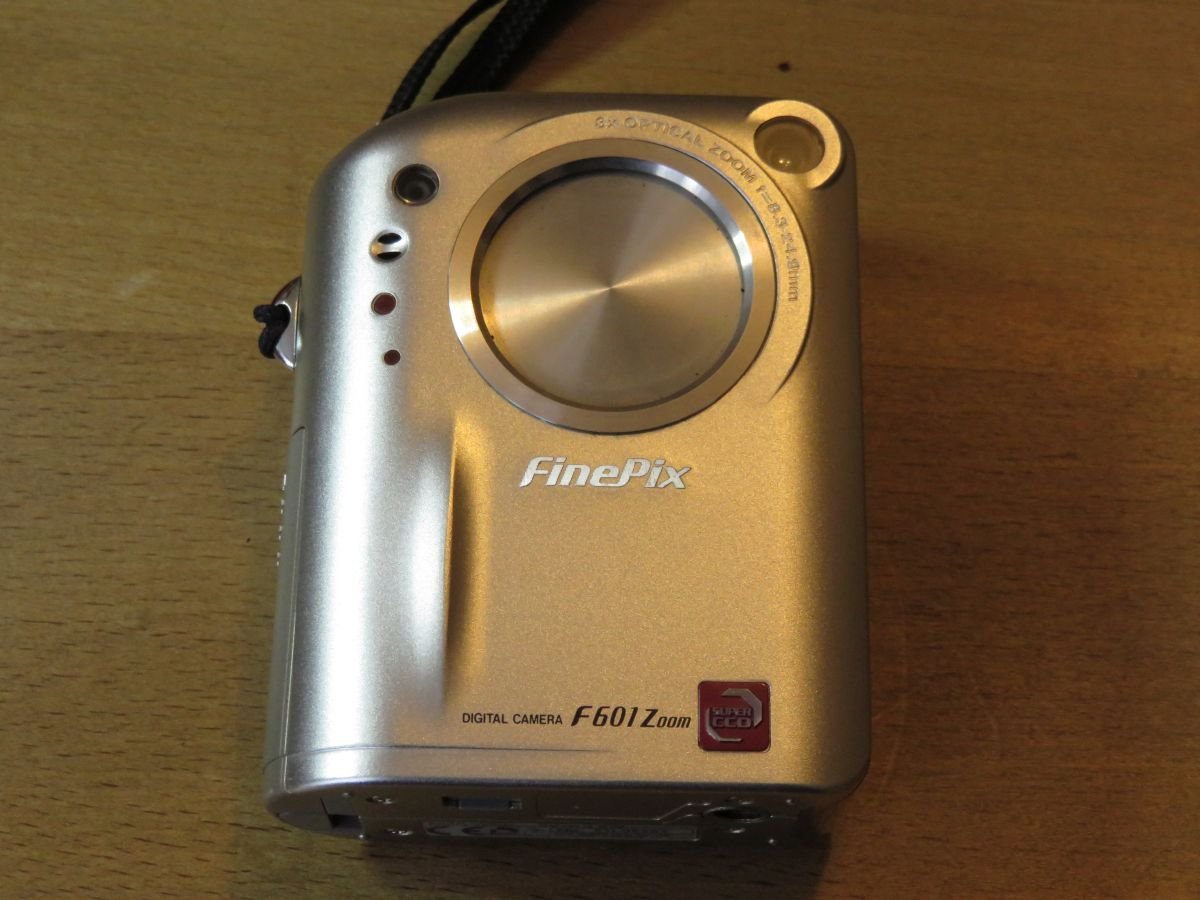 Fujifilm FinePix F Series F601 Zoom 3.1 MP Digital Camera